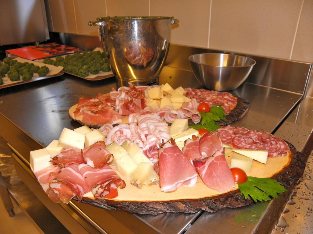 Pra De La Casa Bed & Breakfast Madonna di Campiglio Exterior photo
